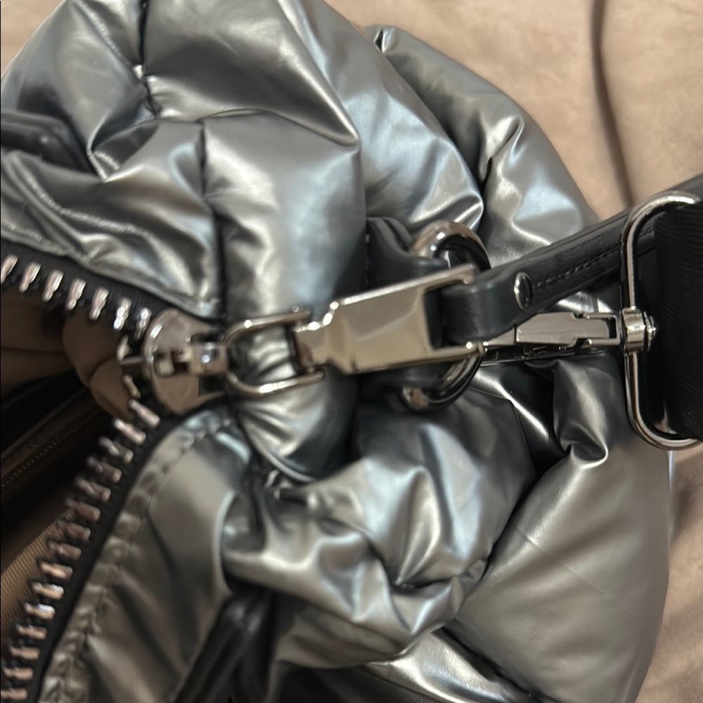 Quilted Silver Women's Bag. - Picture 10 of 10